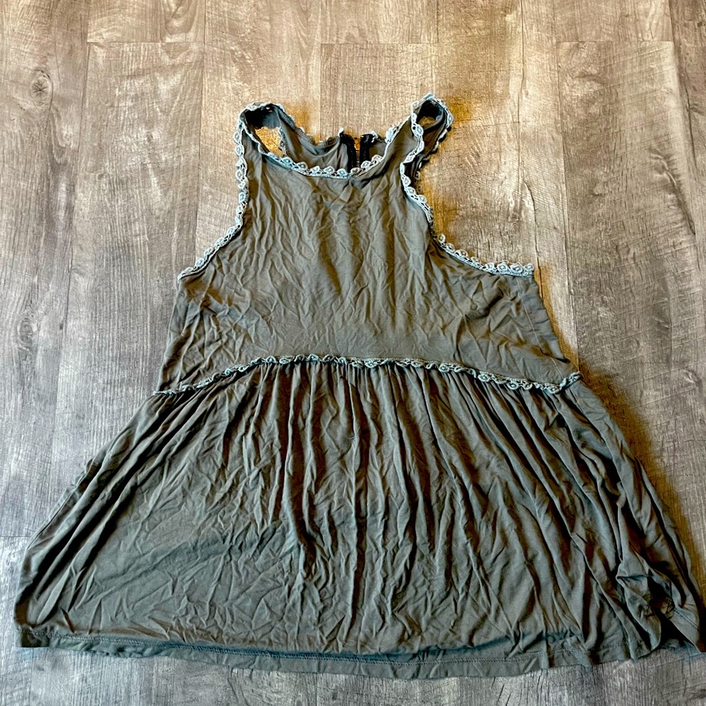 POL Tunic tank top, green with lace detail size medium
